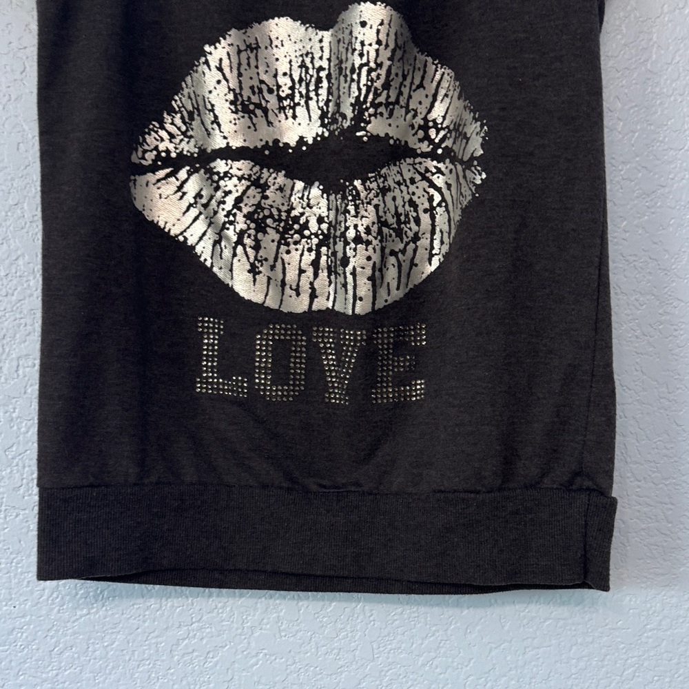 Miss Chievous Black Top with Cut Out sleeves With Silver Lips Size Medium - Picture 6 of 7